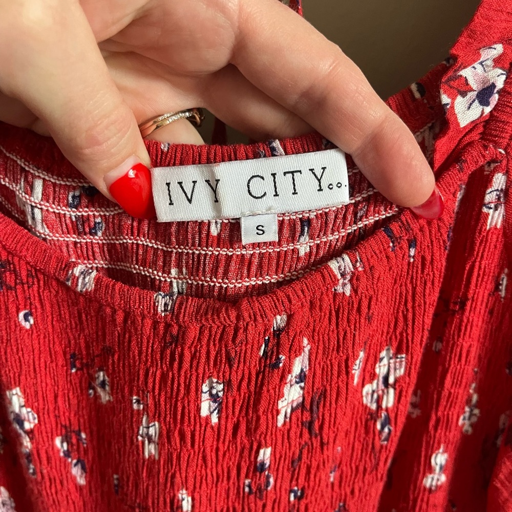 Ivy City Co Red dress Sz S